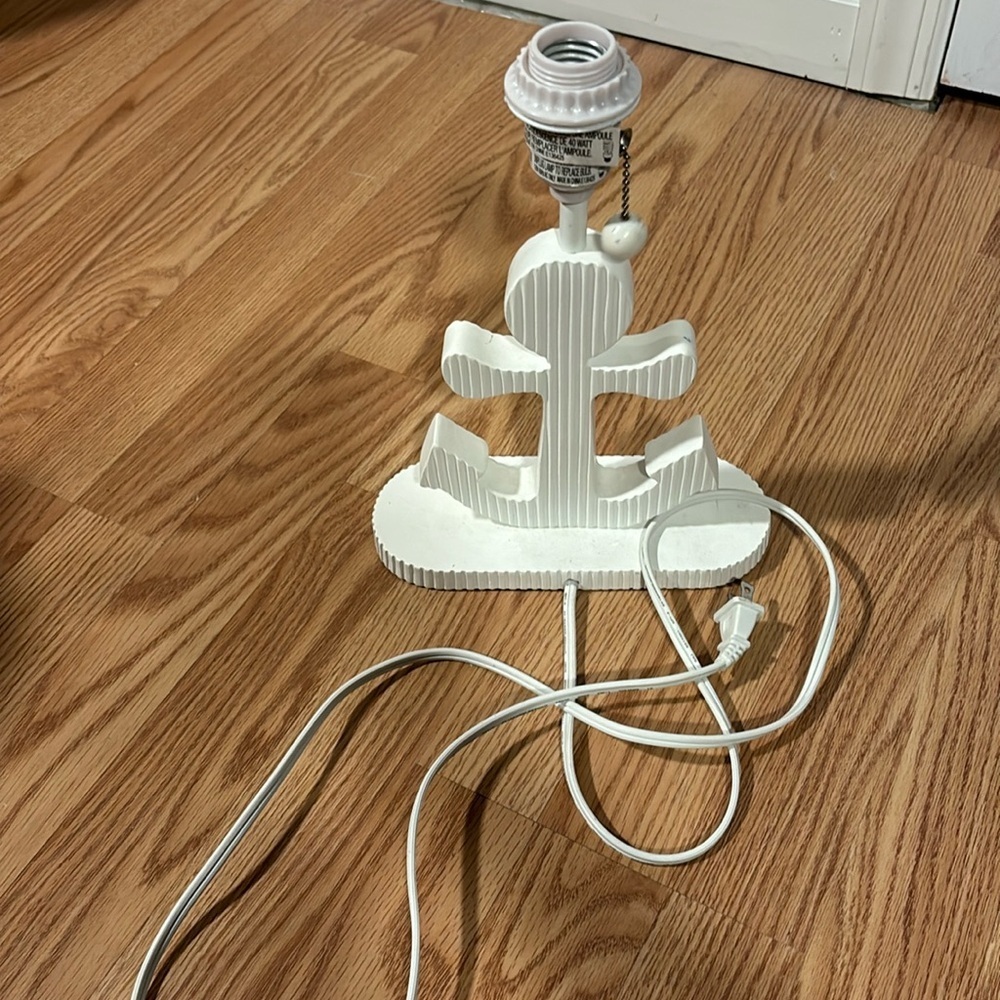 Anchor Lamp- no shade!